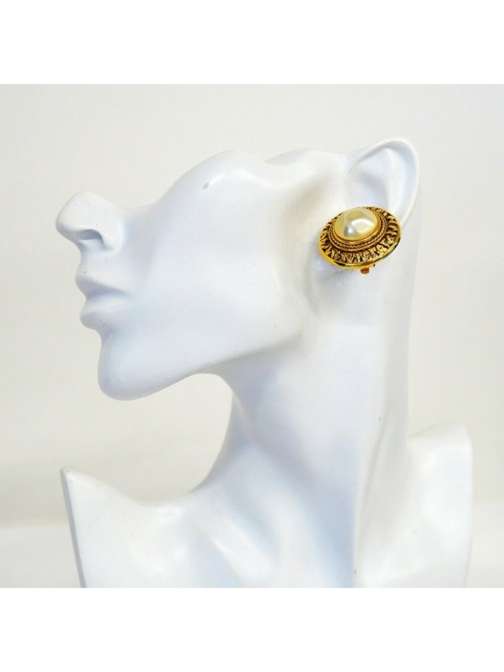 Chanel Earrings Vintage Gold - Picture 5 of 6